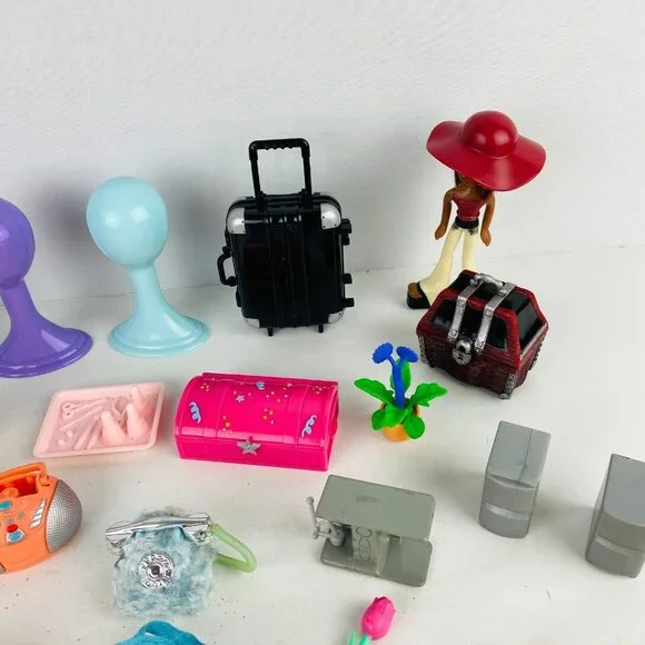 Bratz Dolls Wigs Suitcase Boombox Backpack Toy Accessories Lot Pretend Play